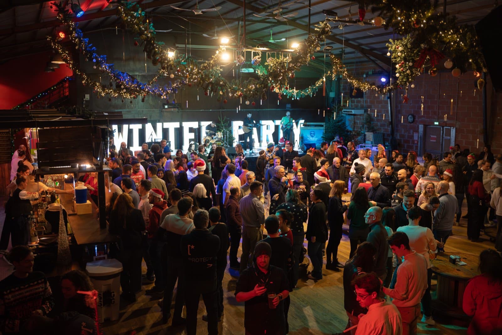 Lettres lumineuses géantes WINTER PARTY, soirée d'entreprise de fin d'année