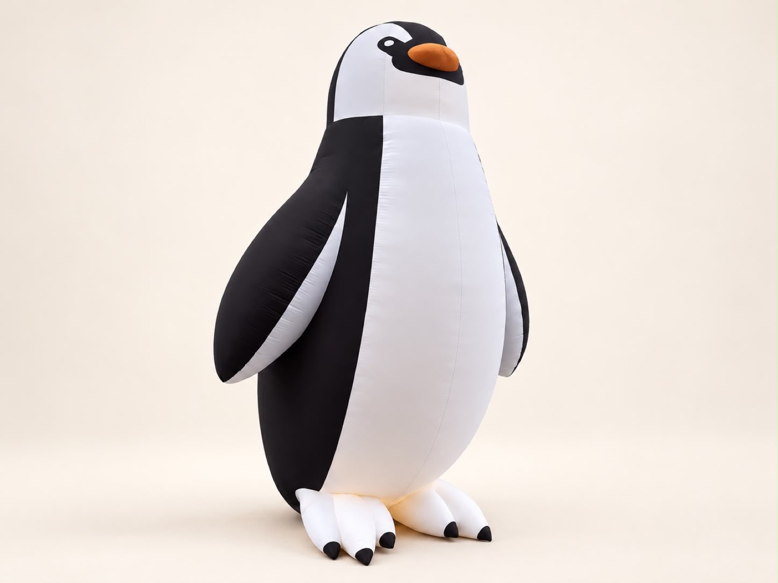 Pingouin géant gonflable lumineux, vue de trois-quarts