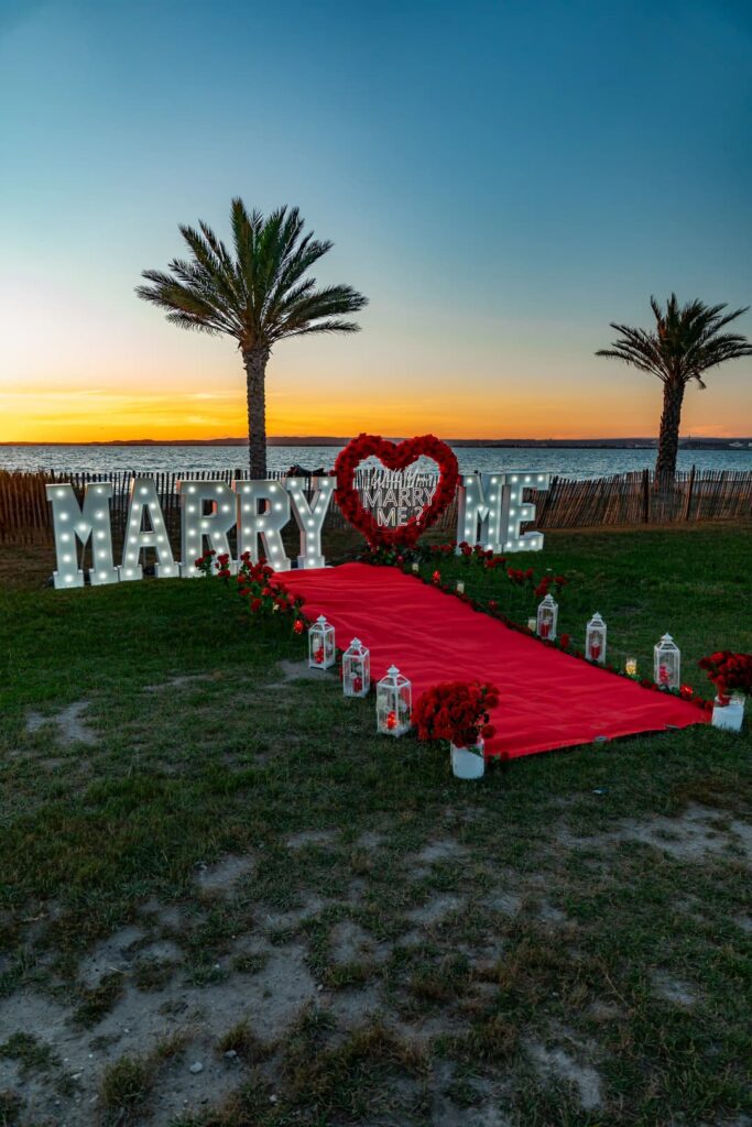 Décoration Lettres lumineuses Marry Me et Coeur géant fleuri